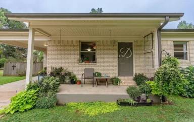 Main picture of 607 Dickson St
