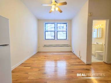 Main picture of 1050 W George St