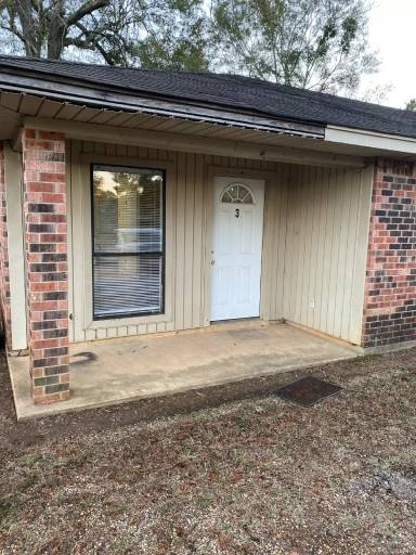 Main picture of 150 Lone Oak Rd
