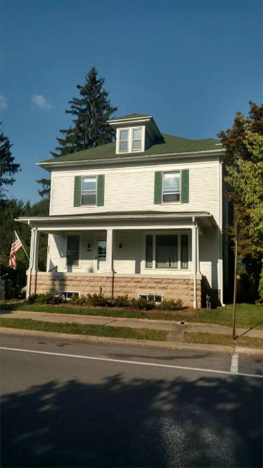Main picture of 306 S 3rd St