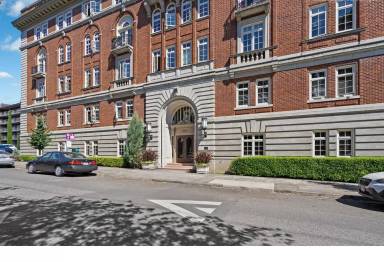 Main picture of 2015 NW Flanders St