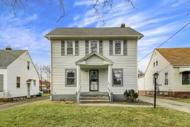 Main picture of 15603 Walden Ave