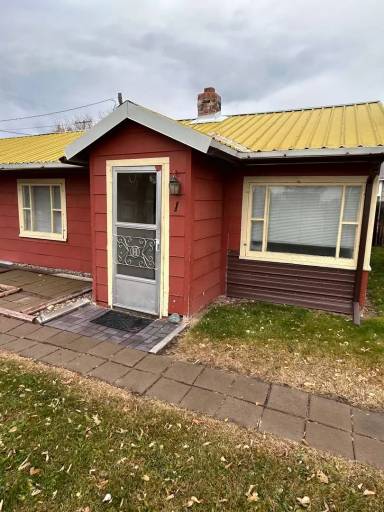 Main picture of 738 9th Ave W