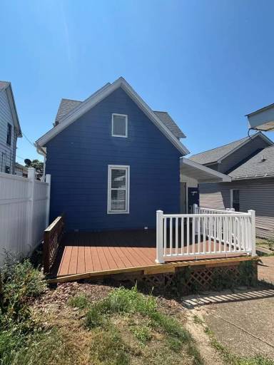 Main picture of 409 Parade St