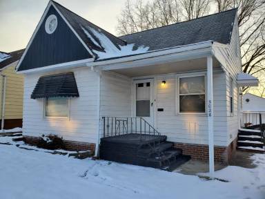 Main picture of 5008 E 86th St