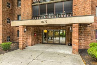 Main picture of 1077 Main St Apartments