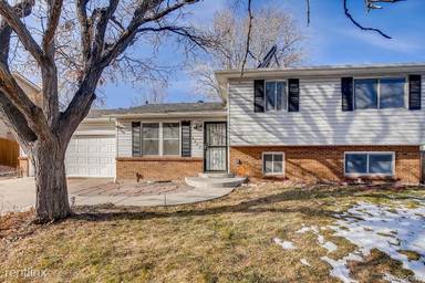 Main picture of 2637 S Cimarron St