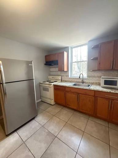 Main picture of 40 Lander St