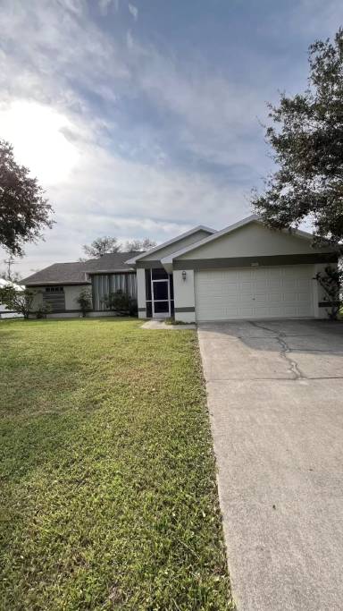 Main picture of 1008 SE 5th Pl