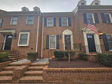 Main picture of 520 N Poplar St