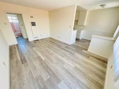 Main picture of 1049 N Mariposa Ave