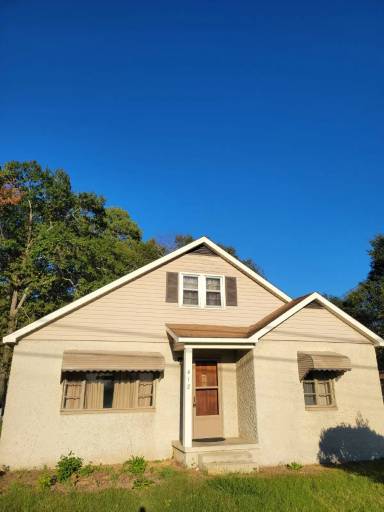 Main picture of 418 S Pleasant Hill Rd