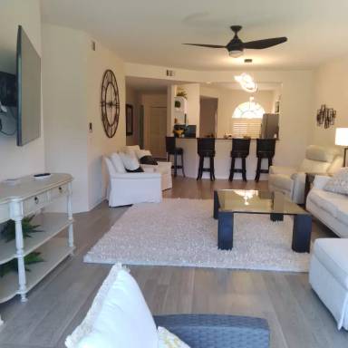 Main picture of 524 Lake Louise Cir