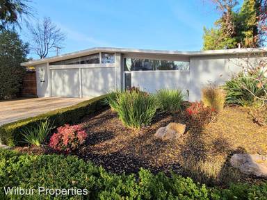 Main picture of 985 Elsinore Dr