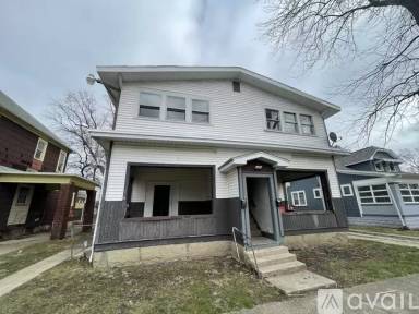 Main picture of 307 1/2 Kent Ave