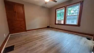 Main picture of 3304 S 40th St