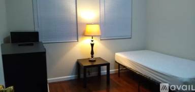 Main picture of 6852 Lindley Ave