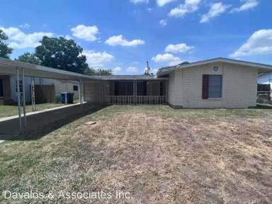 Main picture of 703 E Formosa Blvd