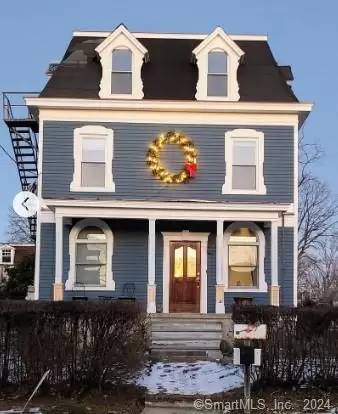 Main picture of 2 Selleck St
