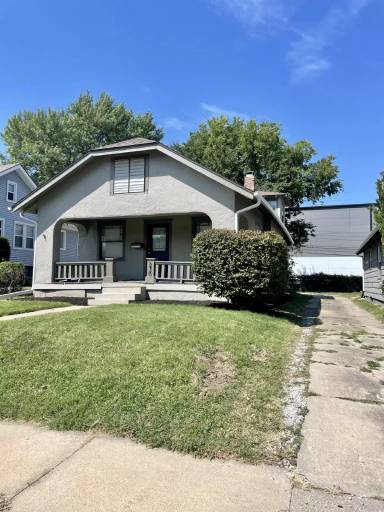 Main picture of 230 W 73rd Ter