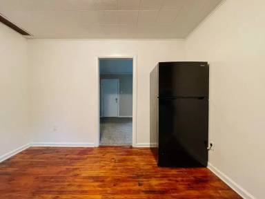 Main picture of 423 E Dartmouth Ave
