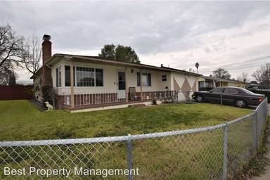 Main picture of 103 W Leland Rd