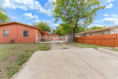 Main picture of 3323 W Woodlawn Ave