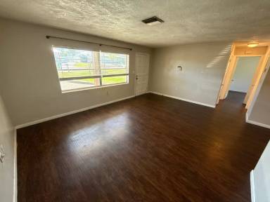 Main picture of 90 S Davis St