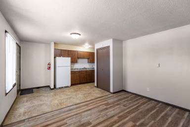 Main picture of 375 Plum St NE