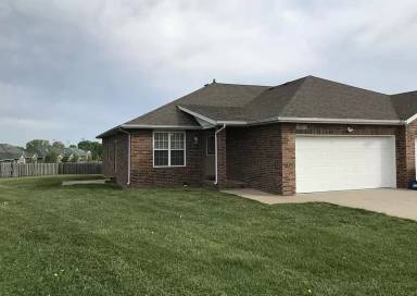 Main picture of 1525 W Garrett Ln