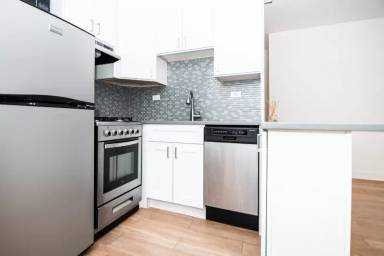 Main picture of 511 W Belmont Ave