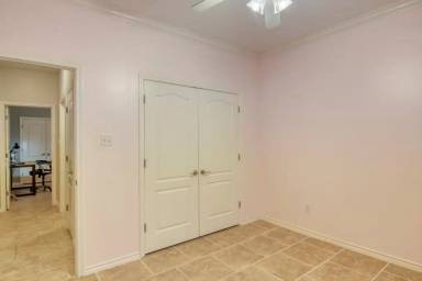 Main picture of 6814 Guinevere St