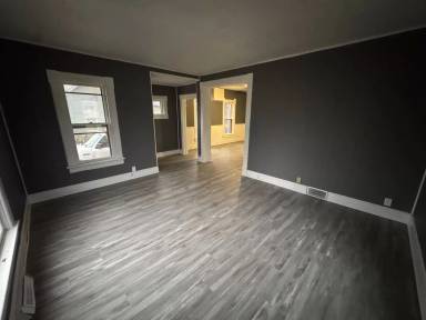 Main picture of 82 N Elm St