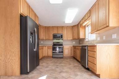 Main picture of 40 Parklane Dr