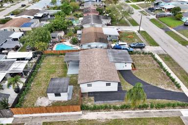 Main picture of 700 N 70th Ave