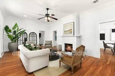 Main picture of 110 E Craig Pl