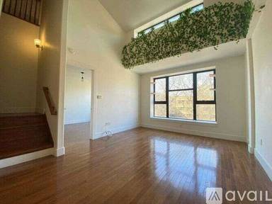 Main picture of 180 Scholes St