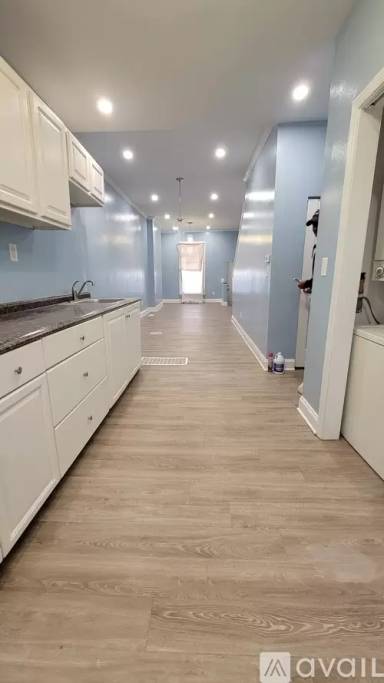 Main picture of 908 N Milton Ave