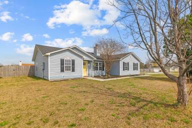 Main picture of 101 N Ivy Dr