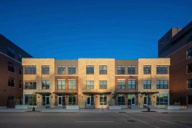 Main picture of 1024 S Park St