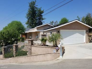 Main picture of 9918 3/8 Sunland Blvd