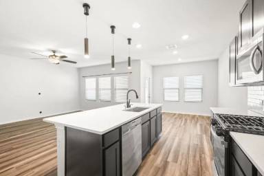 Main picture of 6911 Stout Way