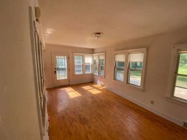 Main picture of 1320 Campus Dr