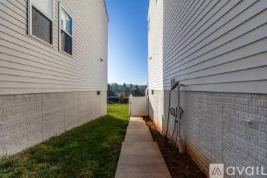 Main picture of 412 Meadows Dr