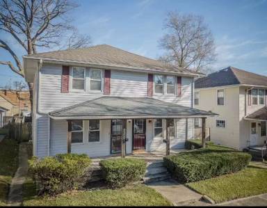 Main picture of 3323 S Harrison St