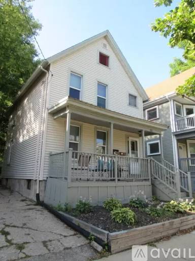 Main picture of 512 W Doty St
