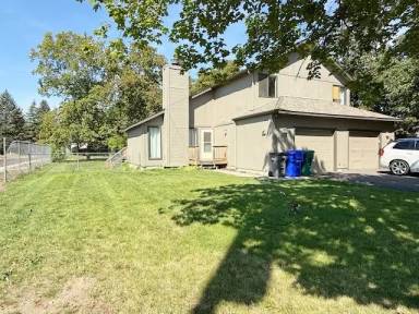 Main picture of 915 N Bessie Rd