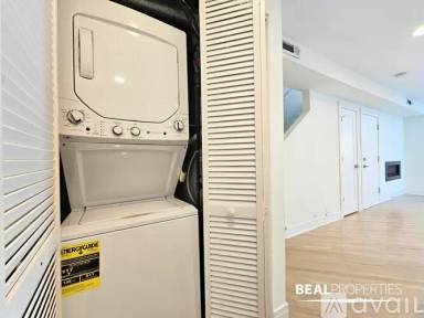 Main picture of 944 W Grace St Apartments