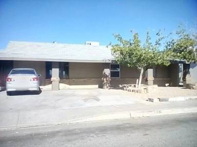 Main picture of 930 Center St