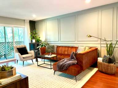 Main picture of 320 N Civic Dr